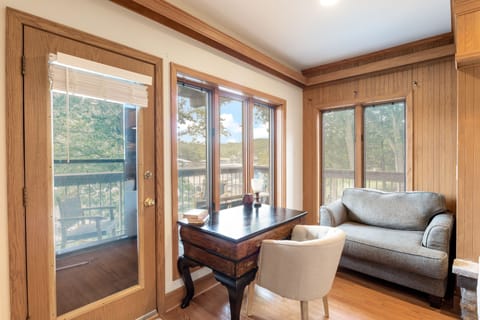 Sun Room is Where Comfort Meets Panoramic Views