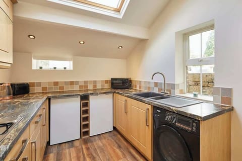 Church View Cottage, Matlock - Host & Stay