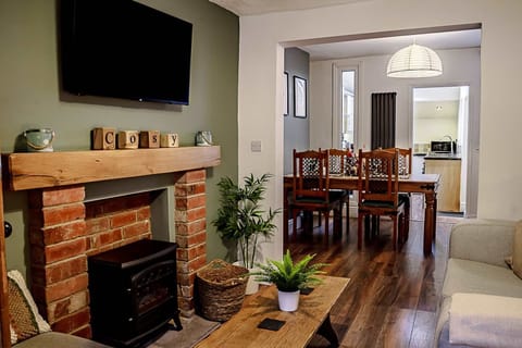 Church View Cottage, Matlock - Host & Stay