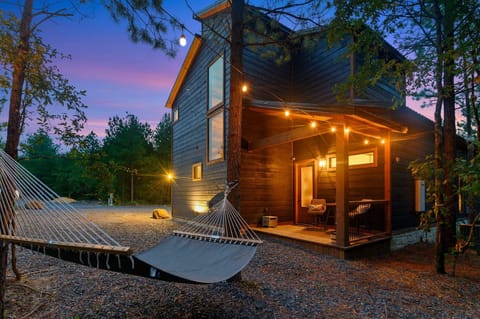 Sip and Stay Hideaway Cabin Hammock