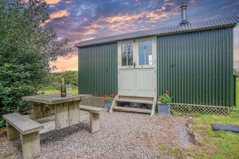 Haven View - 1 Bed Shepherds Hut - St Ishmael's (21921)