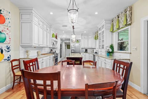Breakfast room in the kitchen area