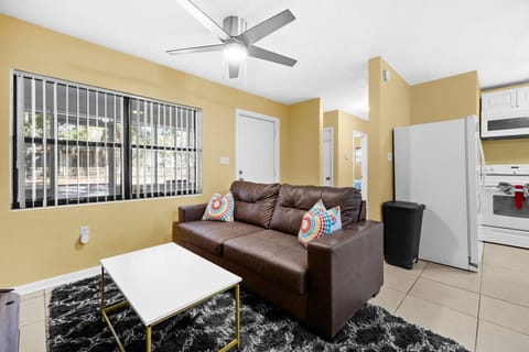 Cheerful and bright living area