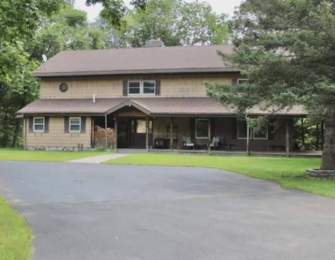 view of the house as you pull in the driveway