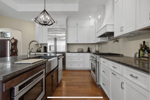 Chefs Kitchen & Master Suite, In this King Ranch