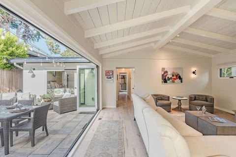 Welcome to "Twin Tides"! Carmel-by-the-Sea Home with Hot Tub