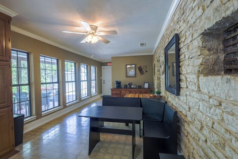 Breakfast area with coffe bar