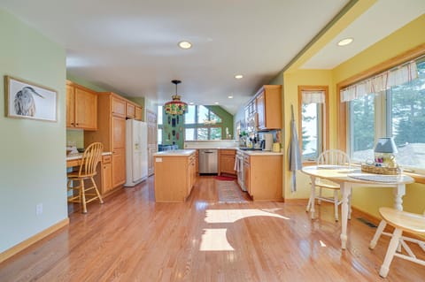 Dining Area | Dishware/Flatware | Trash Bags/Paper Towels