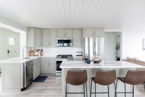 Our newly renovated kitchen is spacious and well equipped. We have you covered!