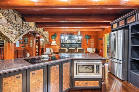 Bear Family Manor's fully equipped kitchen