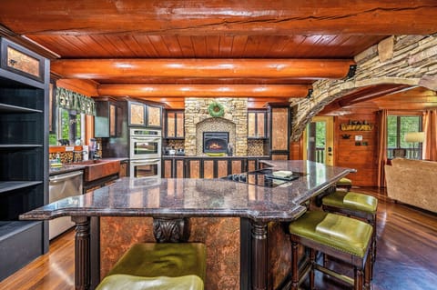 Bear Family Manor's fully equipped kitchen