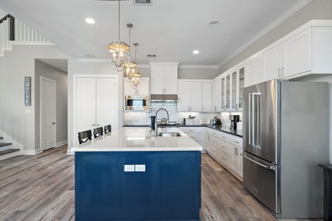 This open kitchen allows you to spend time with your family while cooking!