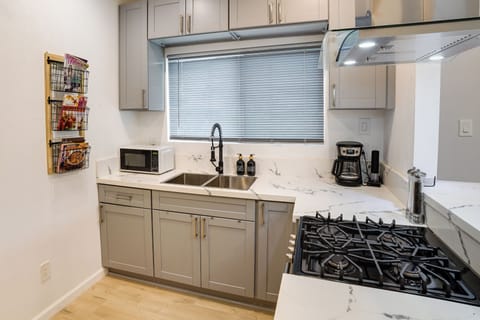 Kitchen | Cooking Basics | Complimentary Spices | Blender | Crockpot