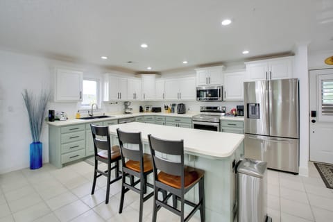 Kitchen | Cooking Basics | Coffee Maker | Paper Towels/Trash Bags Provided