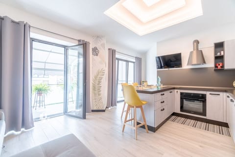Modern and comfortable apartment ideal for 2 guests located in a residential area of Chiavari, a few steps from the historic center and the beach. The accommodation is equipped with every comfort: equipped terrace, kitchen, washing machine, air condition Apartment in Chiavari