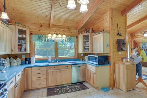 Kitchen | Equipped w/ Cooking Essentials