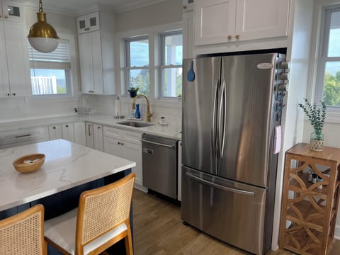 Open Concept Kitchen w/ Full size frig, Bosch dishwasher, deep sink & lrg island