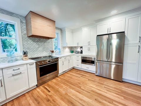 Gorgeous Chef's Kitchen Perfect to Cook a Meal