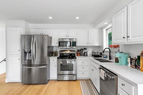 Chef! This is for you! Fully remodeled high end kitchen!