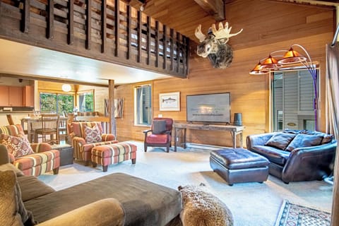 Snow Creek 1557 - Stylish 2BD + Loft Dollar Mountain ski condo