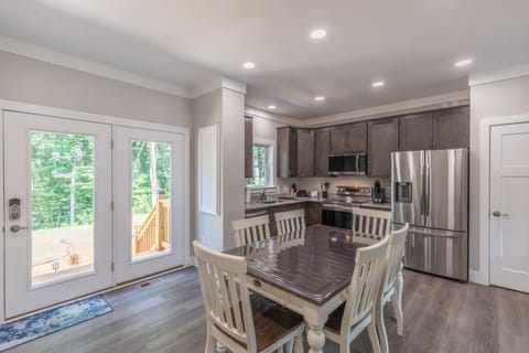 Dining room - Open concept dining room and kitchen with seating for 6.