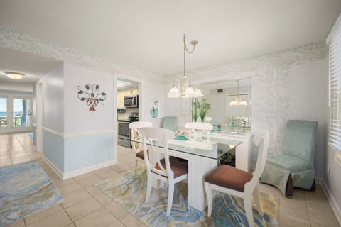 Dining Area- Seating for Six