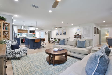 Open floor plan Family room and kitchen