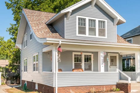 Fully restored classic craftsman Bungalow 1918 vintage