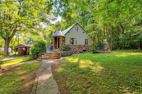 Salisbury Vacation Rental | 4BR | 1BA | 1,300 Sq Ft | Stairs Required