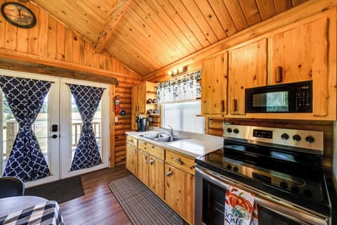 Kitchen | Keurig Coffee Maker | Dishware & Flatware Provided | Cooking Basics