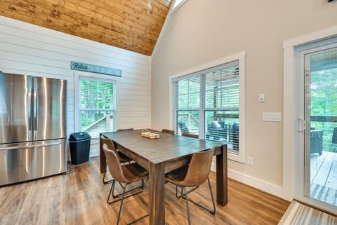 Dining Area | Dishware & Flatware Provided | Central A/C & Heating