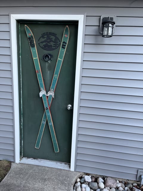 Space for your extra gear in mini-garage.