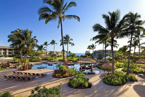 Luxurious property with that tropical feel!