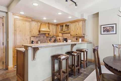 lowerborders-208-2325_55071661757_o