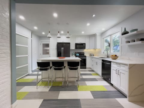 Fully equipped new kitchen
