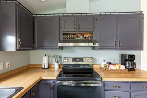 c569f9df-8f87-4dd2-85b2-313825b20bb0