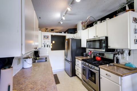 Kitchen | Main Floor