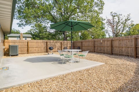 Gravois Mills Vacation Rental | 2BR | 1BA | Step-Free Access | 1,100 Sq Ft