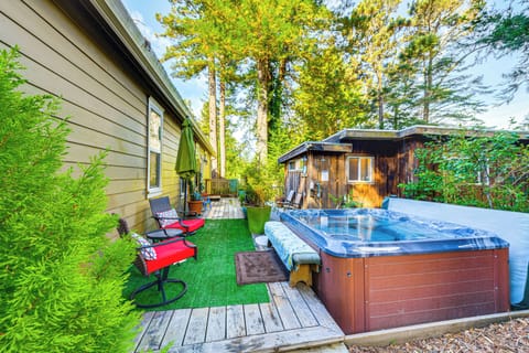 Fort Bragg Vacation Rental | 2BR | 1BA | 950 Sq Ft | Step-Free Access