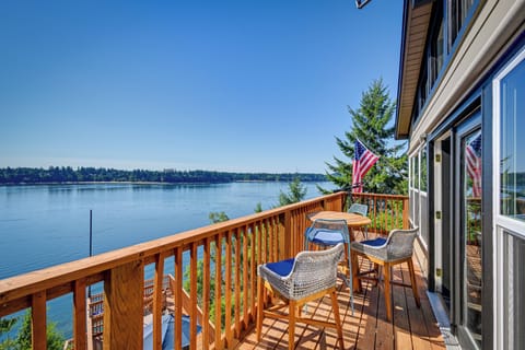 Shelton Vacation Rental | 3BR | 2.5BA | 2,000 Sq Ft | Stairs Required