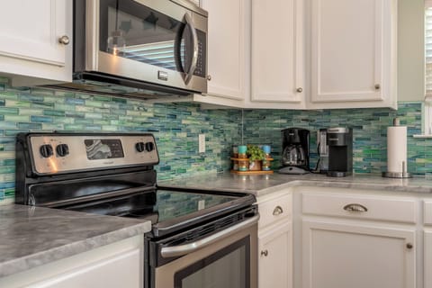 beachy decor, fully equipped