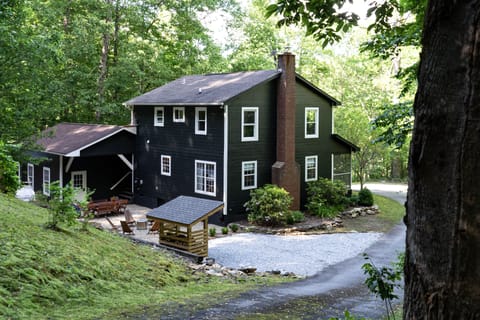 Welcome to Lake Glenville Cottage!