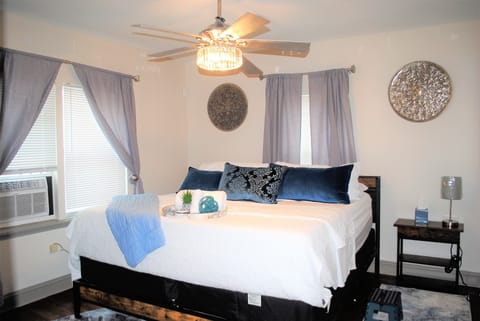King Size bed with Smart TV!
AC/HEAT UNIT