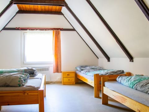 Property, Building, Furniture, Comfort, House, Window, Wood, Interior Design, Architecture, Bed Frame
