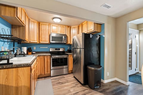 Kitchen with everything you will need to eat in!