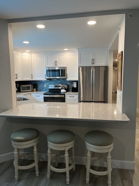 Breakfast Bar with three bar stools