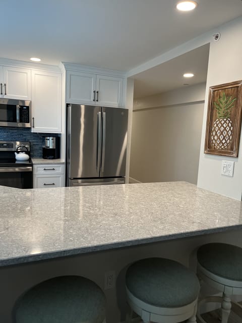 Serving , prep area in kitchen