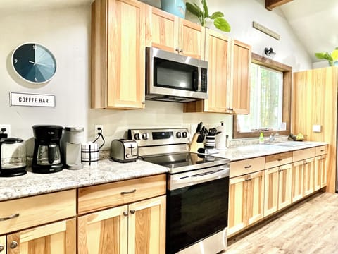 Kitchen. Coffe stop: regular coffee maching, Keurig machine & tea. 