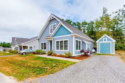A cute vacation cottage in a great location.