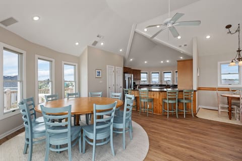 OH103: Beach Haven | TL Dining Area - Seating for 10, Island Seating for 4